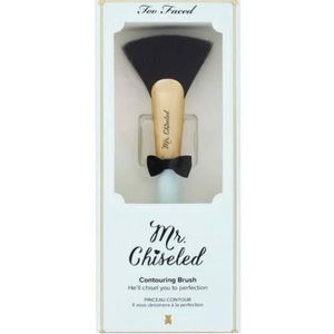 🌷BRAND New Too Faced Mr. Chiseled Contouring Brush NIB